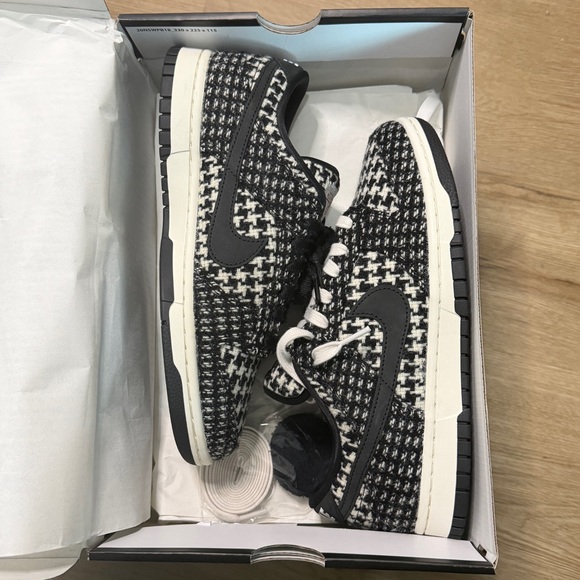 Nike dunk X Harris tweed
W
brand new - Picture 2 of 7